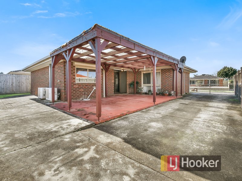 Photo - 23 Lansell Drive, Cranbourne North VIC 3977 - Image 8