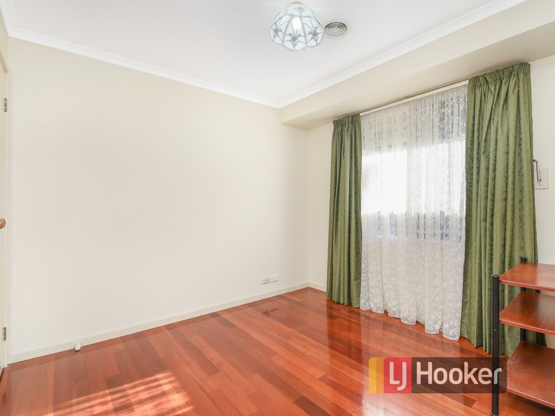 Photo - 23 Lansell Drive, Cranbourne North VIC 3977 - Image 14