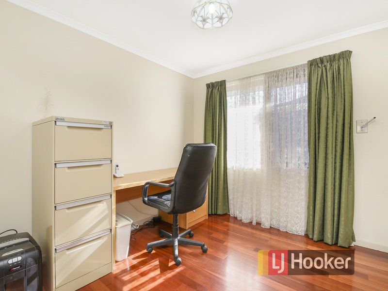 Photo - 23 Lansell Drive, Cranbourne North VIC 3977 - Image 15