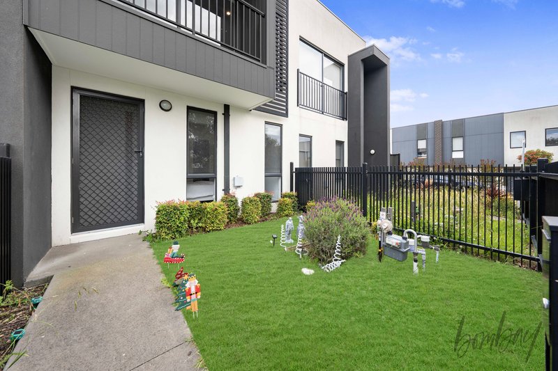 Photo - 23 Lapis Walk, Craigieburn VIC 3064 - Image 16
