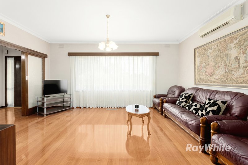 Photo - 23 Leatherwood Crescent, Wheelers Hill VIC 3150 - Image 2