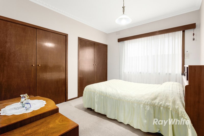 Photo - 23 Leatherwood Crescent, Wheelers Hill VIC 3150 - Image 6