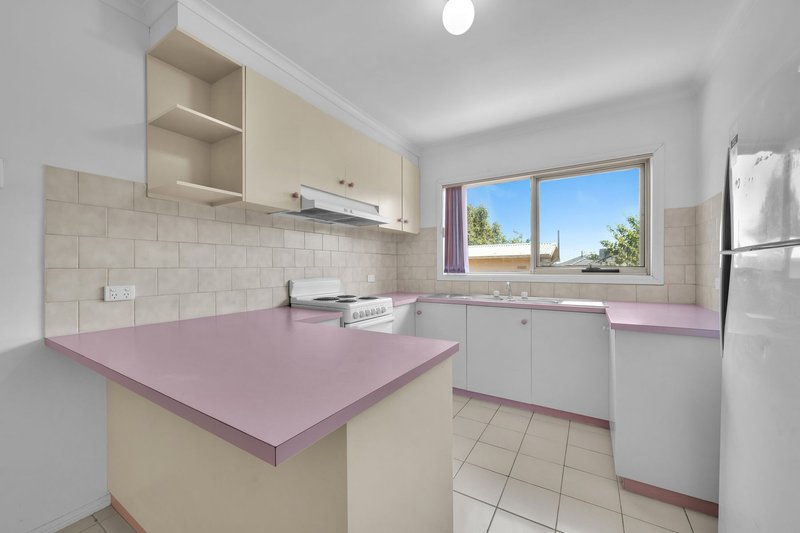 Photo - 2/3 Leopold Crescent, Hampton Park VIC 3976 - Image 6