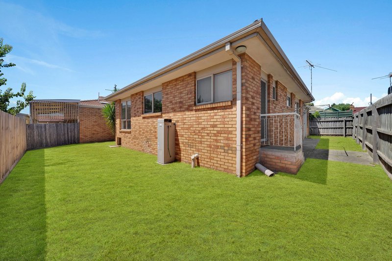 Photo - 2/3 Leopold Crescent, Hampton Park VIC 3976 - Image 9