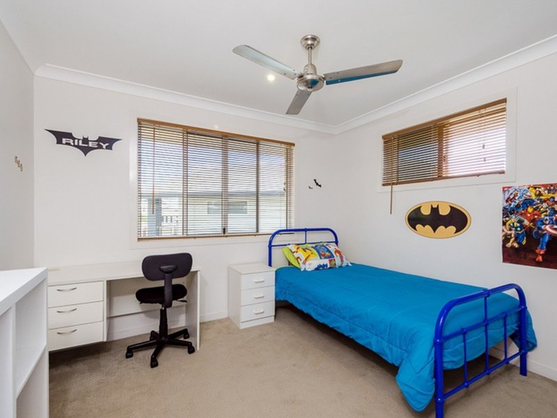 Photo - 23 Lighthouse Drive, Boyne Island QLD 4680 - Image 9