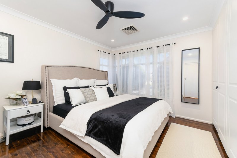 Photo - 23 Lucinda Avenue, Georges Hall NSW 2198 - Image 6