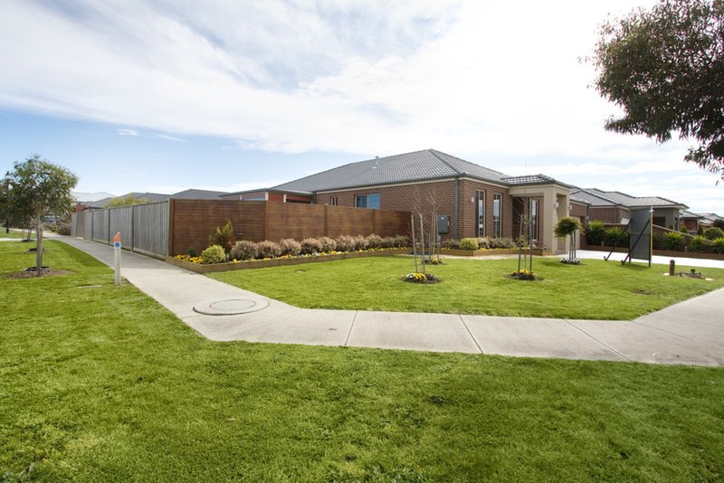 Photo - 23 Lyrebird Avenue, Pakenham VIC 3810 - Image 18