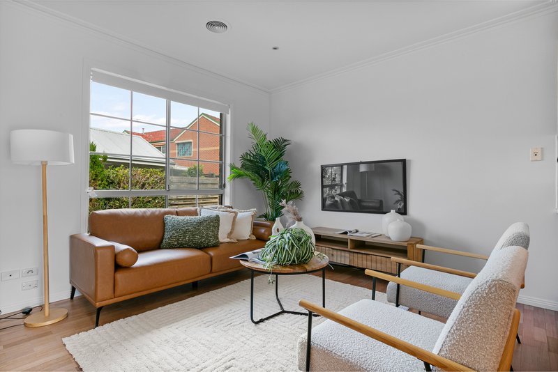 Photo - 2/3 Mack Street, Reservoir VIC 3073 - Image 2