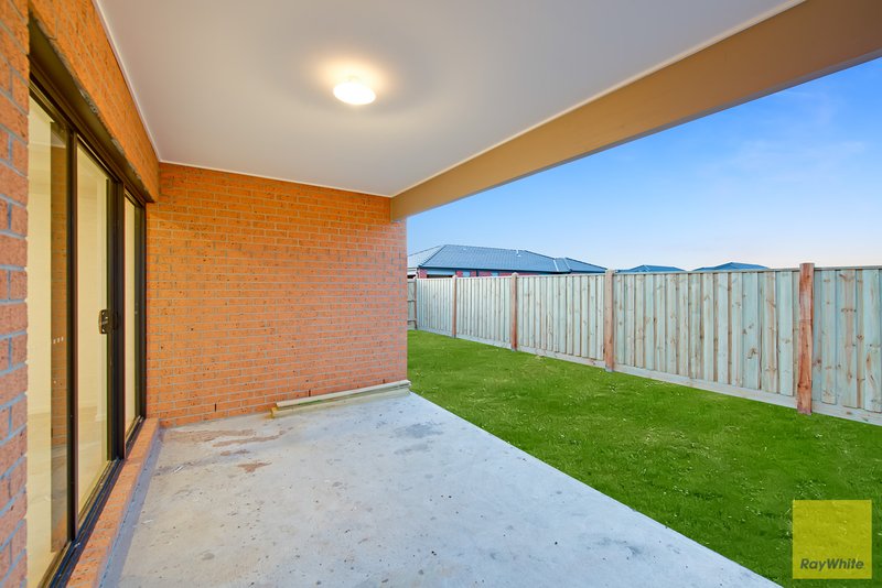 Photo - 23 Madden Boulevard, Tarneit VIC 3029 - Image 17