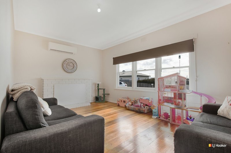 Photo - 23 Madden Crescent, Devonport TAS 7310 - Image 3