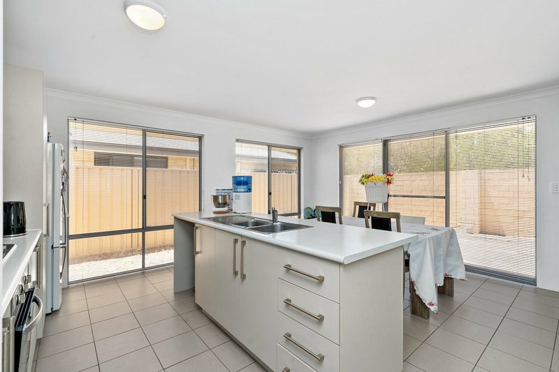 Photo - 23 Mariposa Gardens, Success WA 6164 - Image 3