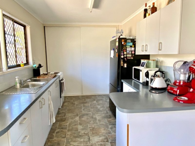 Photo - 2/3 Marquis Court, Tannum Sands QLD 4680 - Image 2