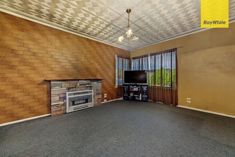 Photo - 23 Marsden Crescent, St Albans VIC 3021 - Image 3