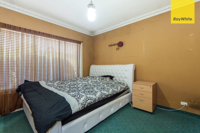 Photo - 23 Marsden Crescent, St Albans VIC 3021 - Image 4