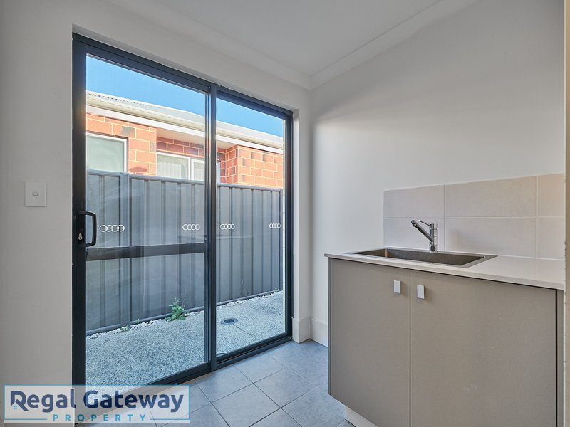 Photo - 23 Mcgibbon Street, Piara Waters WA 6112 - Image 11