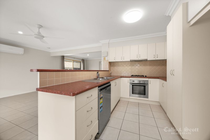 Photo - 23 Mckinlay Crescent, Murrumba Downs QLD 4503 - Image 4