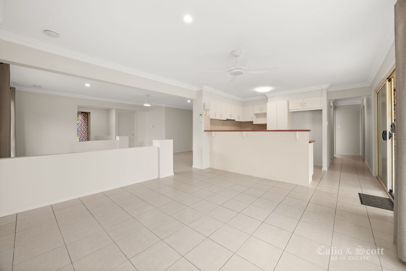 Photo - 23 Mckinlay Crescent, Murrumba Downs QLD 4503 - Image 6