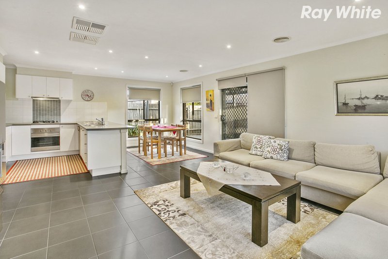 Photo - 23 Melzak Way, Berwick VIC 3806 - Image 2