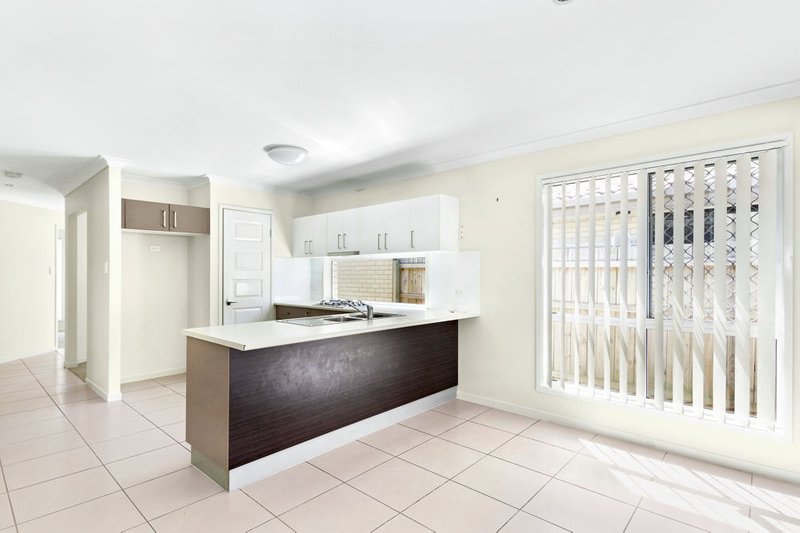 Photo - 23 Miers Crescent, Murrumba Downs QLD 4503 - Image 9