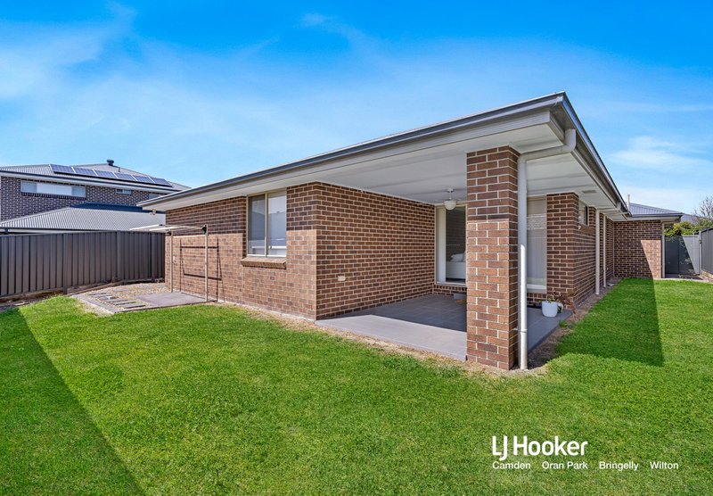 Photo - 23 Milton Circuit, Oran Park NSW 2570 - Image 9