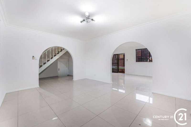 Photo - 23 Mimosa Road, Bossley Park NSW 2176 - Image 3