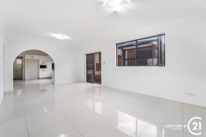 Photo - 23 Mimosa Road, Bossley Park NSW 2176 - Image 4