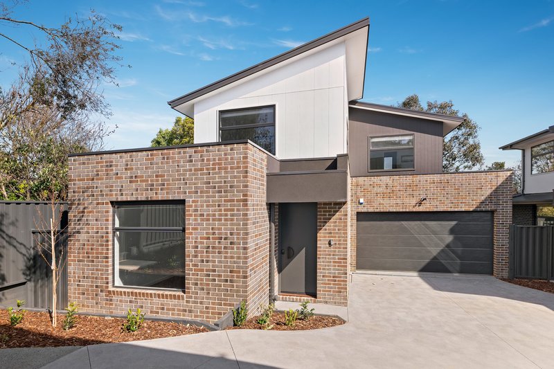 Photo - 2/3 Munro Street, Macleod VIC 3085 - Image 1