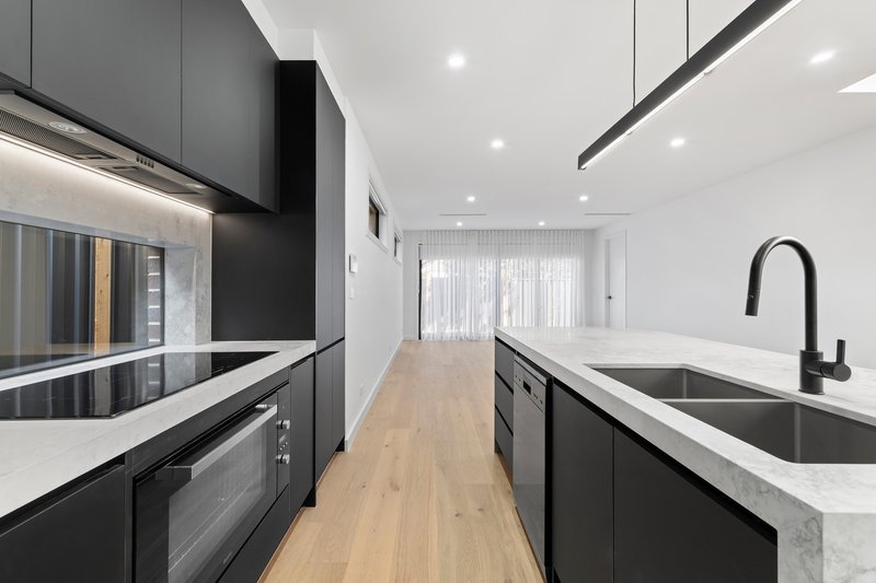 Photo - 2/3 Munro Street, Macleod VIC 3085 - Image 3