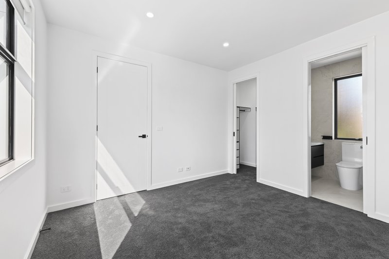 Photo - 2/3 Munro Street, Macleod VIC 3085 - Image 4