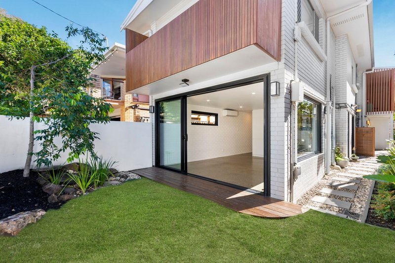 Photo - 2/3 Murraba Street, Currumbin QLD 4223 - Image 1