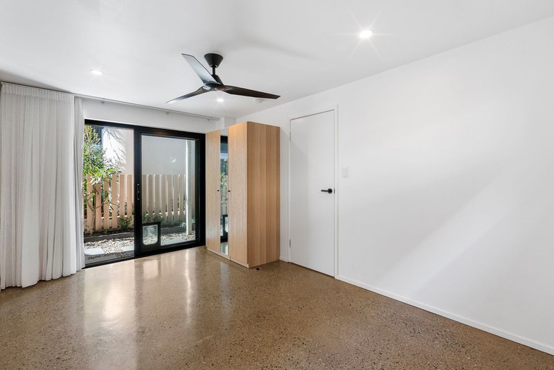 Photo - 2/3 Murraba Street, Currumbin QLD 4223 - Image 7