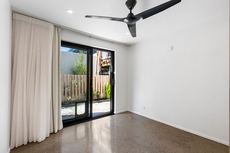 Photo - 2/3 Murraba Street, Currumbin QLD 4223 - Image 8