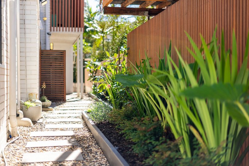 Photo - 2/3 Murraba Street, Currumbin QLD 4223 - Image 11