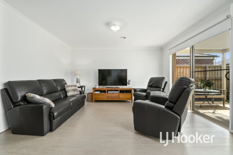 Photo - 23 Myrtleford Avenue, Clyde VIC 3978 - Image 2