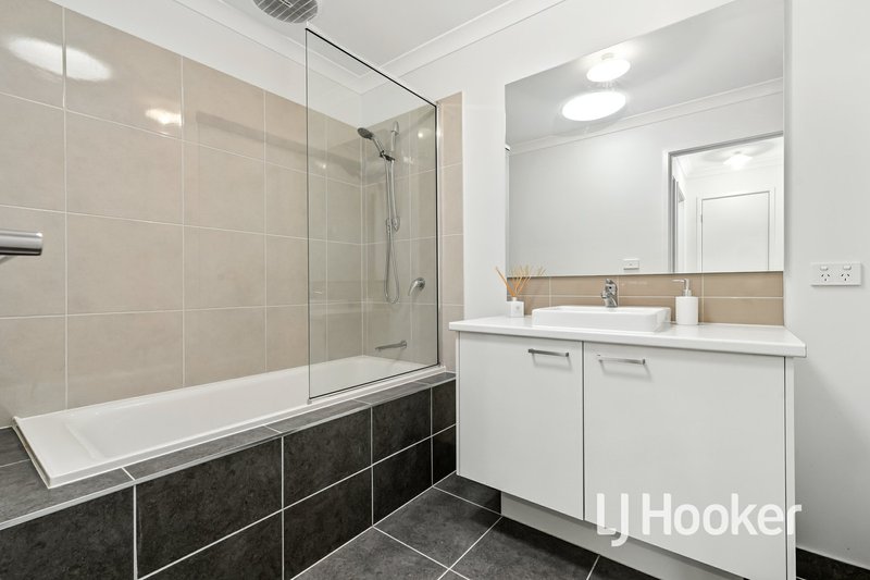 Photo - 23 Myrtleford Avenue, Clyde VIC 3978 - Image 9