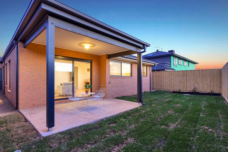 Photo - 23 Natura Ave , Werribee VIC 3030 - Image 13