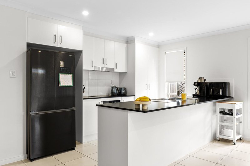 Photo - 23 Negrita Street, Harristown QLD 4350 - Image 2