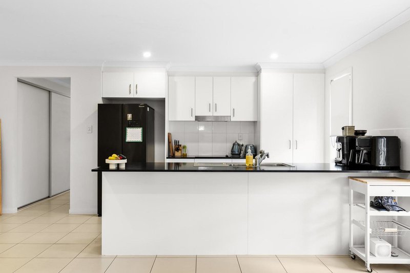 Photo - 23 Negrita Street, Harristown QLD 4350 - Image 4