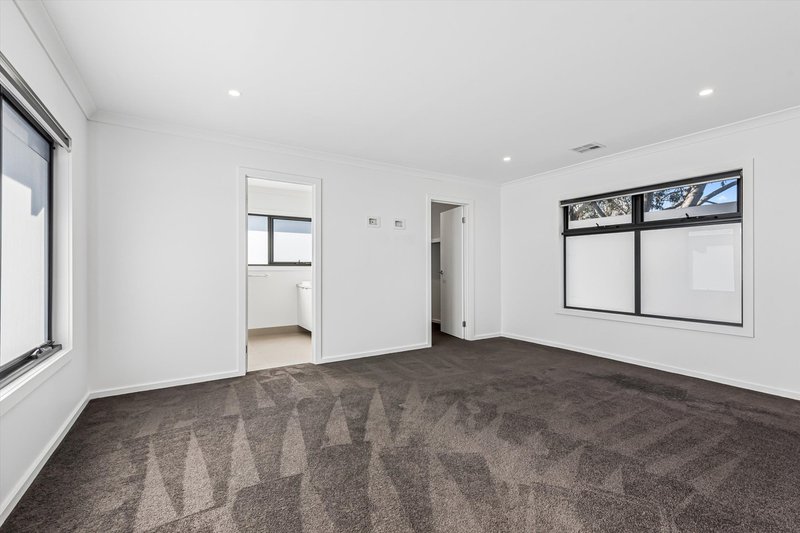 Photo - 2/3 Nerissa Street, Ferntree Gully VIC 3156 - Image 4