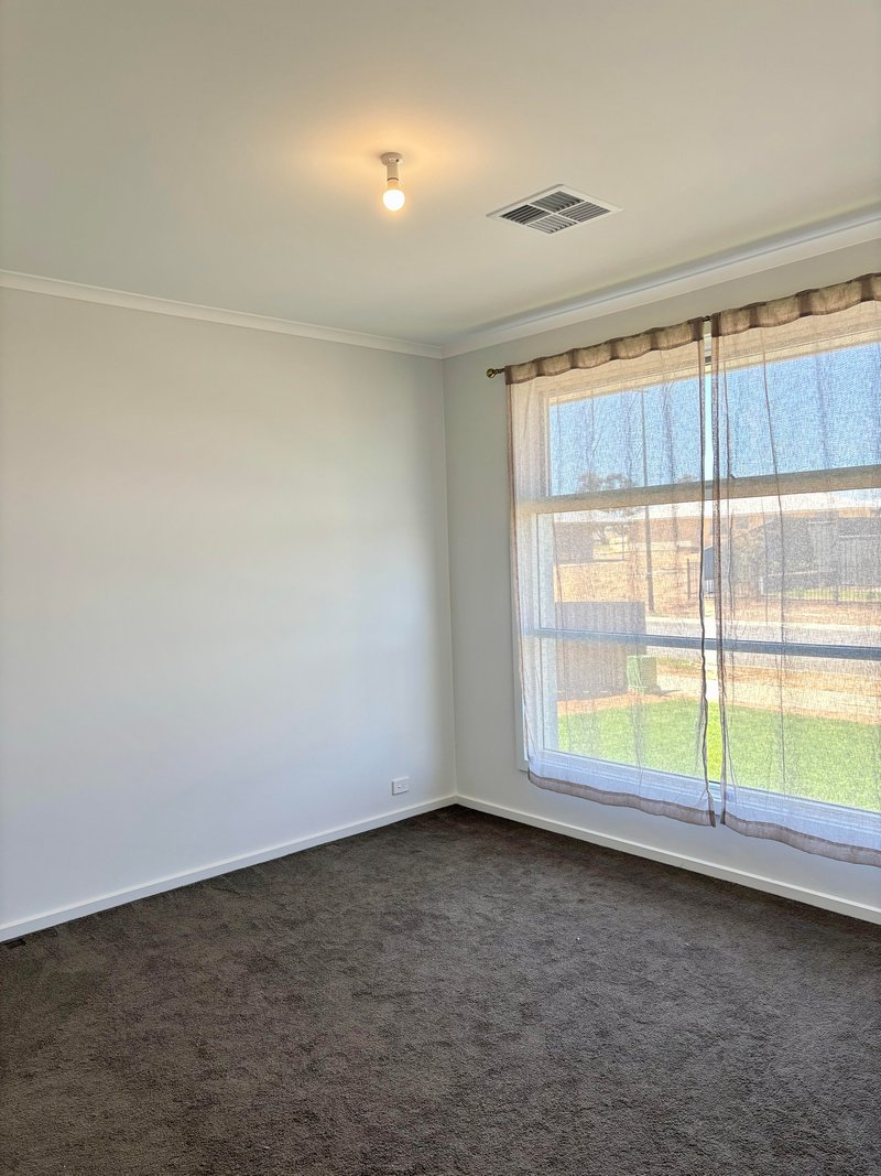 Photo - 23 Newbridge Parade, Murray Bridge SA 5253 - Image 2