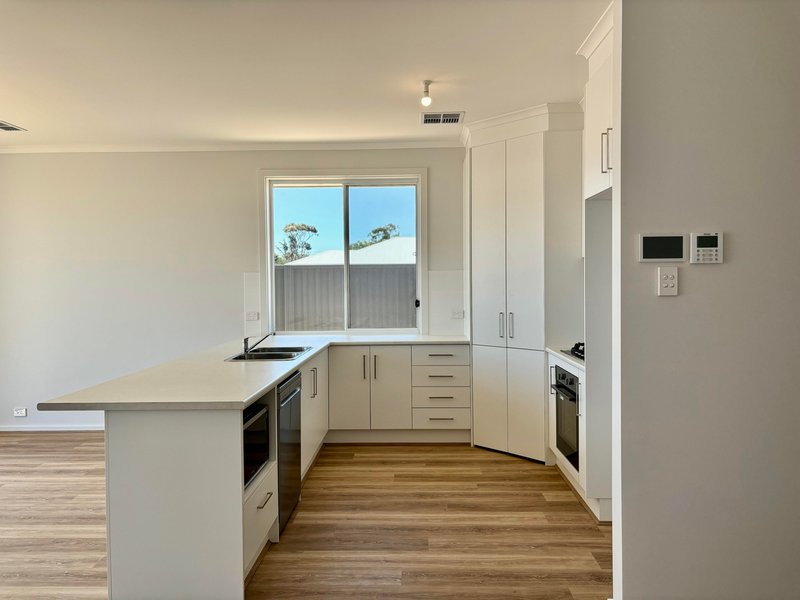 Photo - 23 Newbridge Parade, Murray Bridge SA 5253 - Image 9