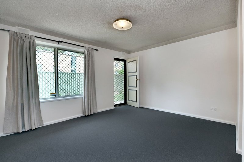 Photo - 2/3 Noblet Street, Findon SA 5023 - Image 3