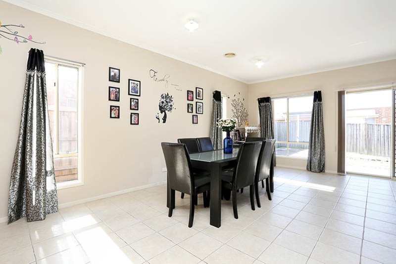 Photo - 23 Northstead Way, Craigieburn VIC 3064 - Image 5