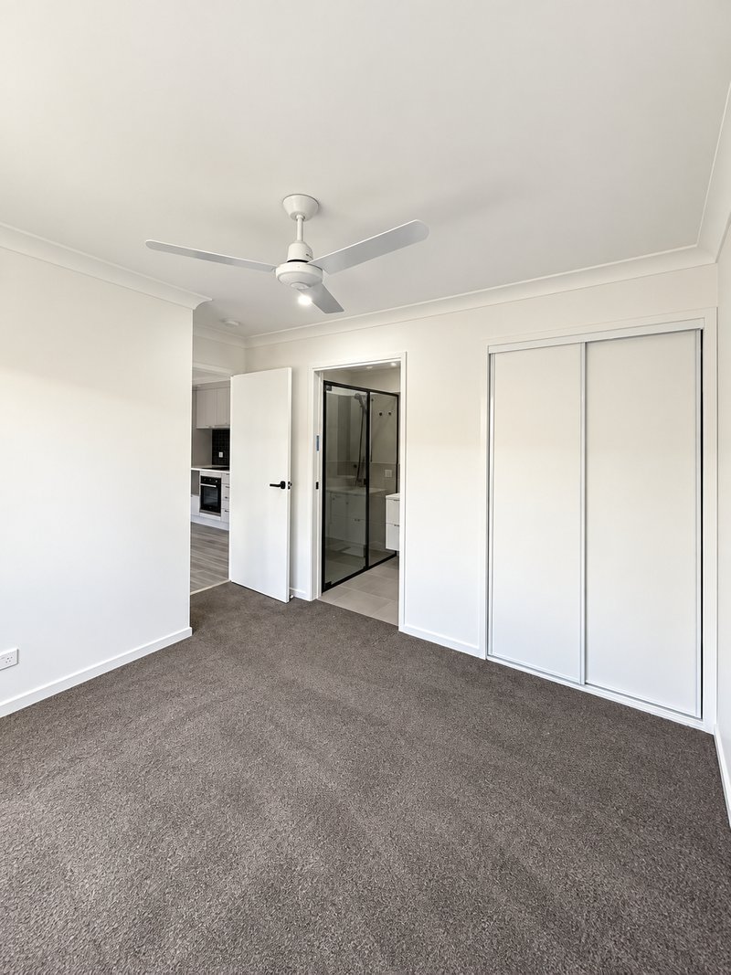 Photo - 2/3 Oak Crescent, Morayfield QLD 4506 - Image 4