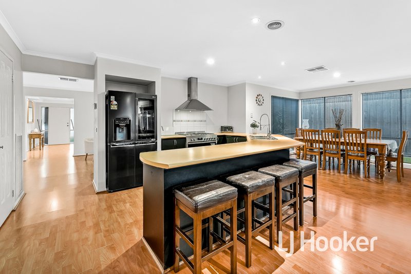 Photo - 23 Oakgrove Drive, Narre Warren South VIC 3805 - Image 6