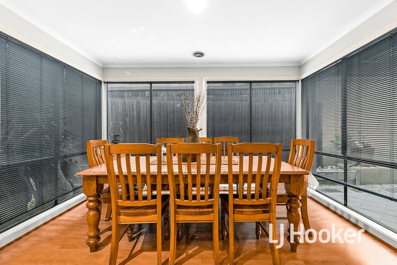 Photo - 23 Oakgrove Drive, Narre Warren South VIC 3805 - Image 8