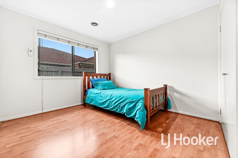 Photo - 23 Oakgrove Drive, Narre Warren South VIC 3805 - Image 12