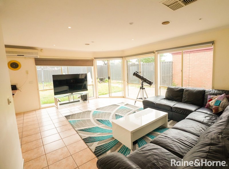 Photo - 23 Orion Way, Roxburgh Park VIC 3064 - Image 3