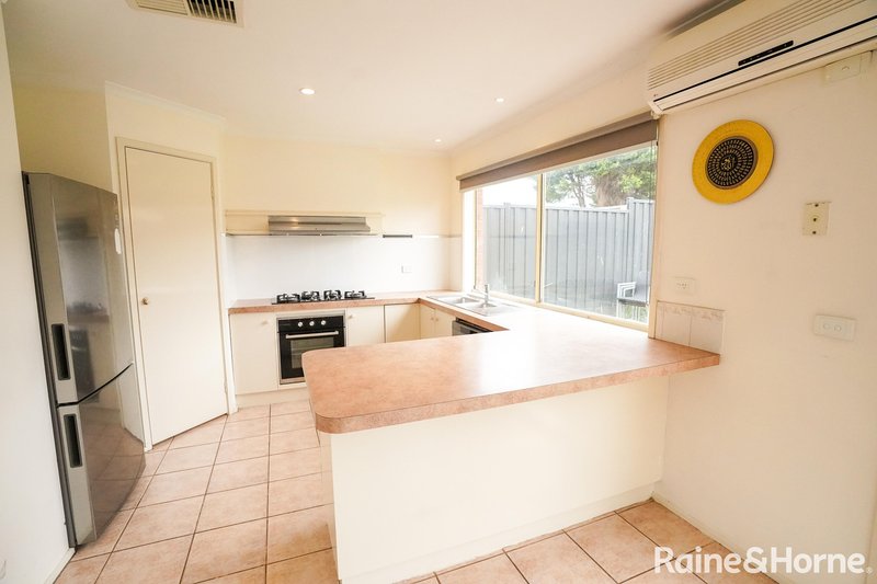 Photo - 23 Orion Way, Roxburgh Park VIC 3064 - Image 6