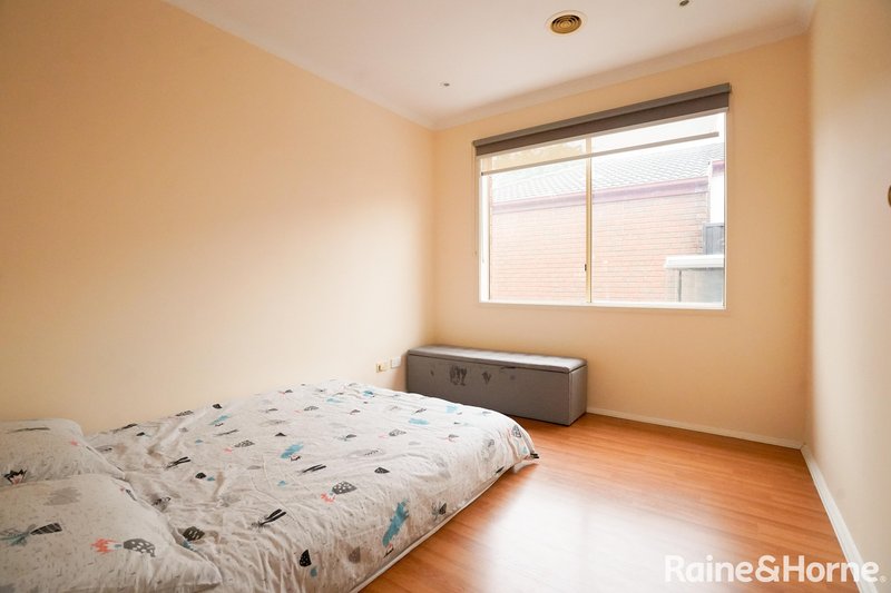 Photo - 23 Orion Way, Roxburgh Park VIC 3064 - Image 11